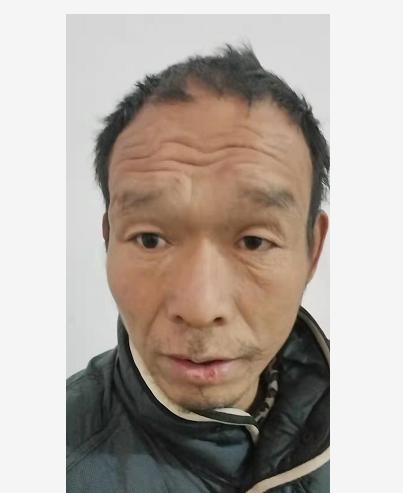 走失者照片 驻马店寻亲：中年男子被救助，穿灰色...
