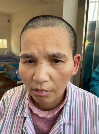走失者照片 赣州寻亲：中年女子被救助，高1米4...