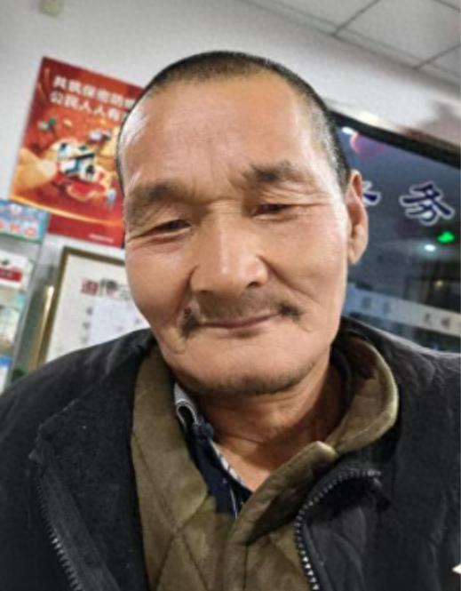 走失者照片 晋中市寻亲：六旬老人被救助，穿黑色...