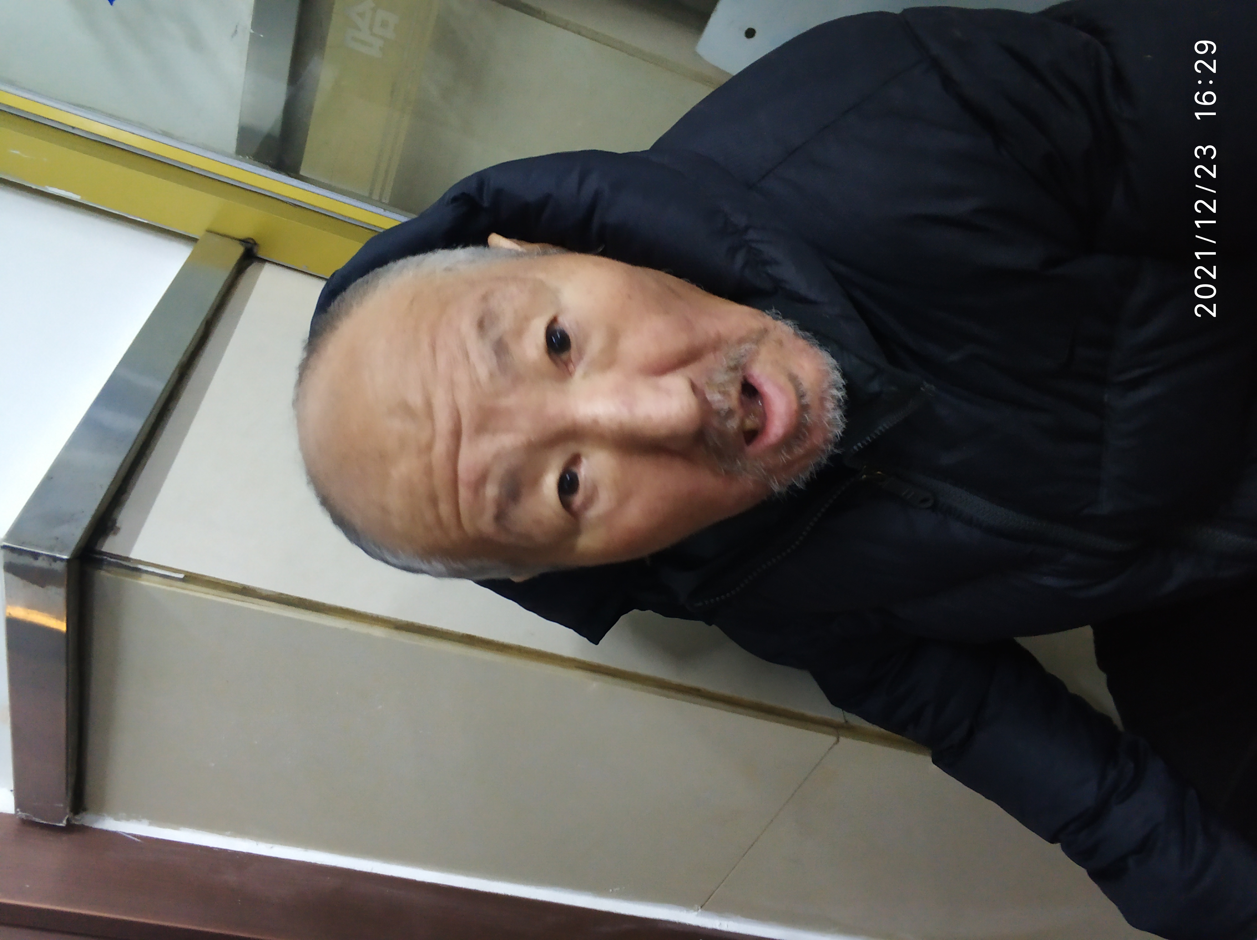 走失者照片 哈尔滨寻亲：六旬老人被救助，口齿不...
