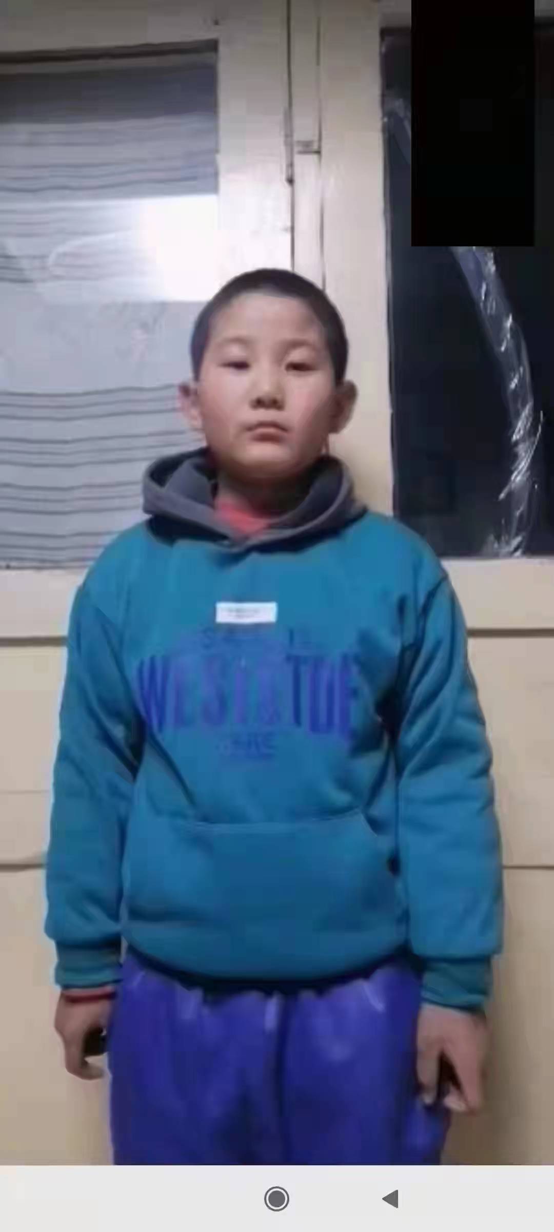 走失者照片 紧急寻人：海东7岁男孩失联，戴人工...