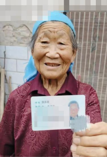 走失者照片 开封市寻人：八旬老太走失，穿长袖、...