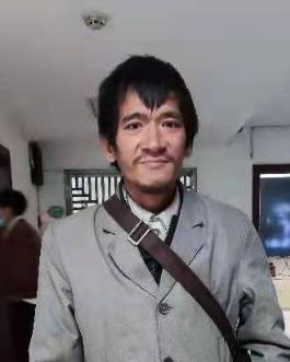 走失者照片 柳州寻亲：中年男子被救助，穿灰色上...