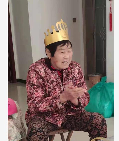 走失者照片 郑州急寻：七旬老太失联，穿深色花棉...