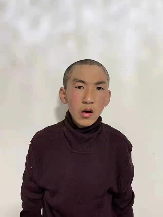 走失者照片 上饶寻亲：18岁男生被救助，穿黄色...
