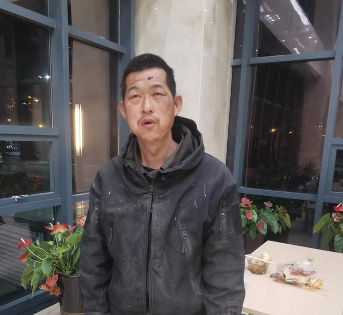 走失者照片 太原寻亲：中年男子被救助，穿一只黑...