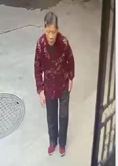 走失者照片 漳州急寻：八旬老太走失，短发，穿红...