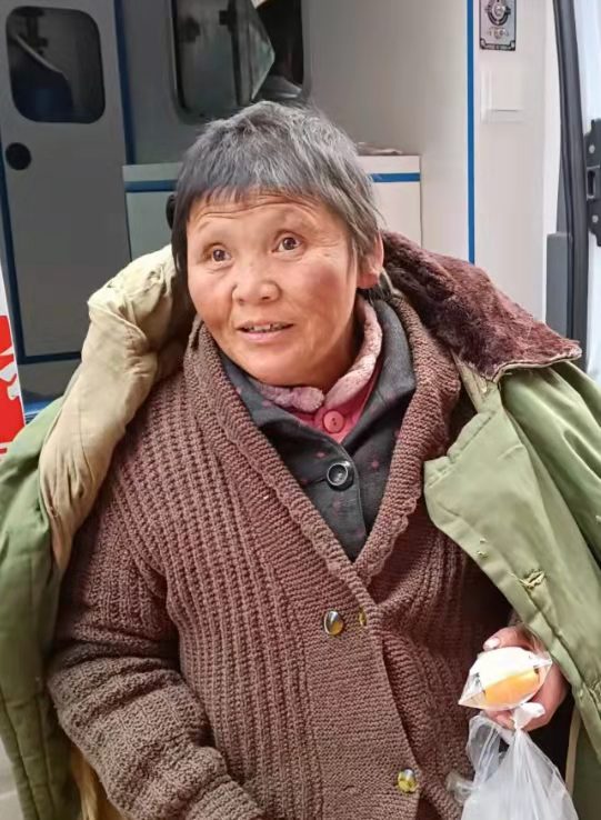 走失者照片 广安寻亲：五旬女子被救助，穿军绿色...