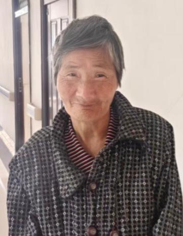 走失者照片 新乡市寻亲：六旬老太被救助，穿灰色...