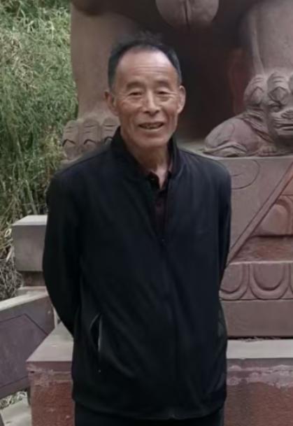 走失者照片 平顶山市寻人：六旬老人走失，穿黑色...