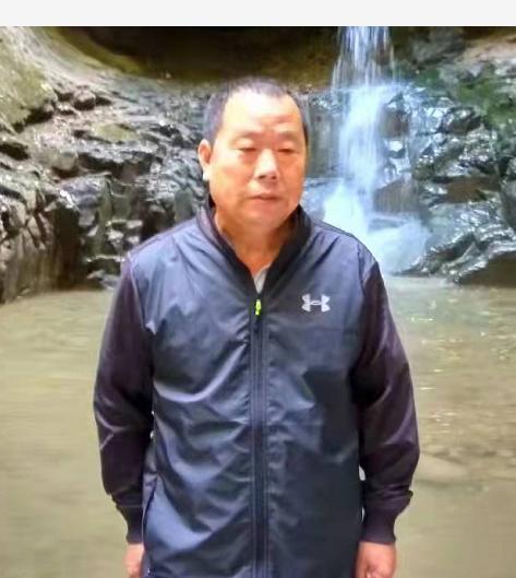 走失者照片 保定急寻：六旬老人失联，穿黑色保安...