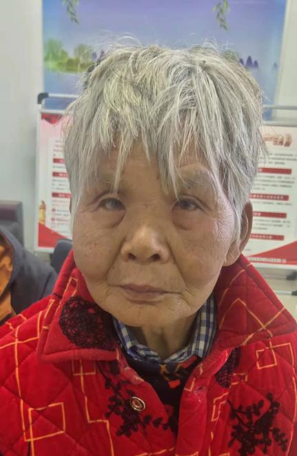 走失者照片 商丘永城寻亲：七旬老太被救助，穿红...