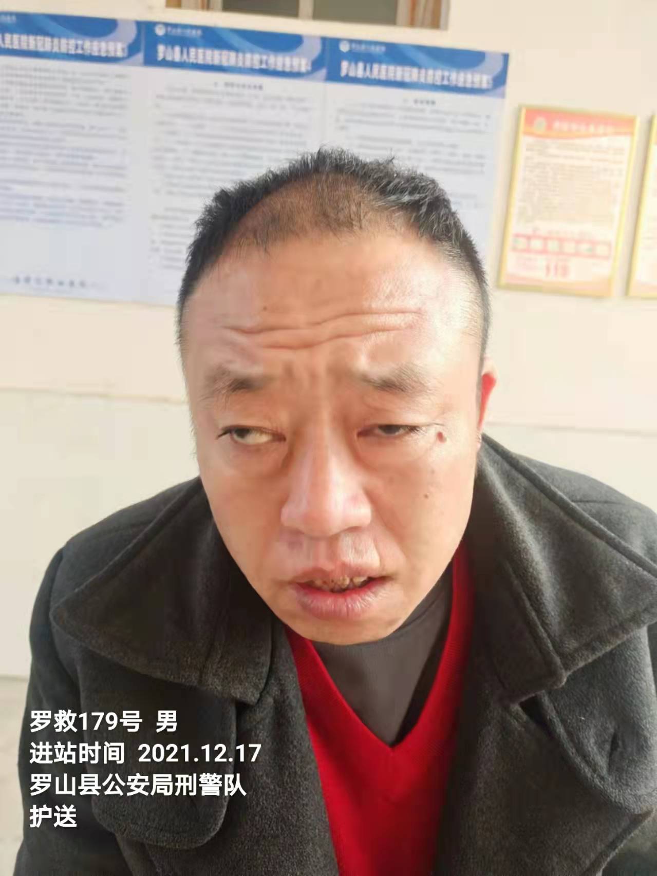 走失者照片 信阳寻亲：五旬男子被救助，穿深蓝色...