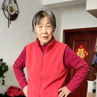 走失者照片 鹤岗市寻人：八旬老太走失，患小脑萎...