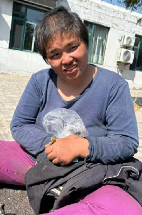 走失者照片 吕梁汾阳寻亲：青年女子被救助，穿深...
