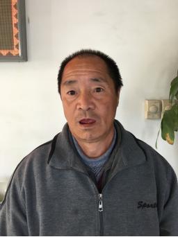 走失者照片 北京寻亲：五旬男子被救助，穿灰色棉...