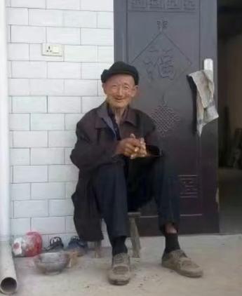 走失者照片 宝鸡急寻！八旬老人走失，戴毛线帽，...