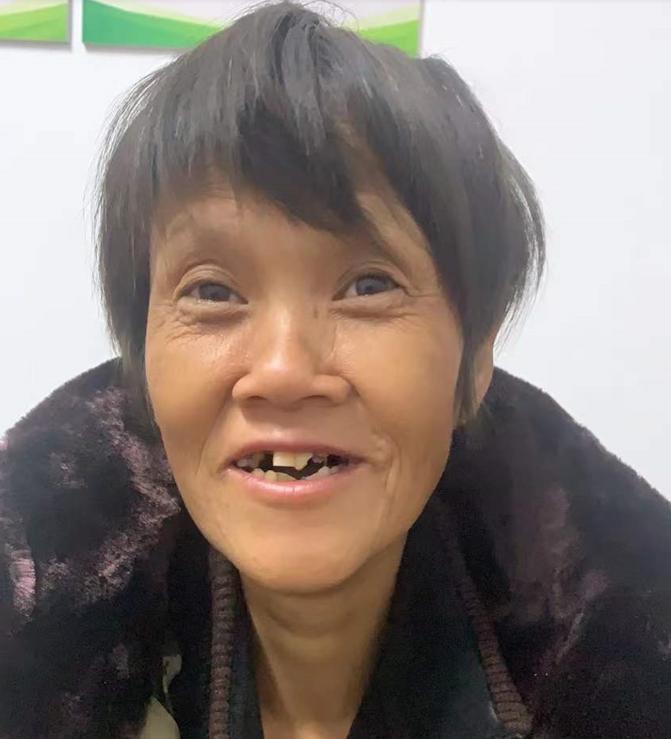 走失者照片 寻亲：五旬女子在温州被救助，穿黑色...