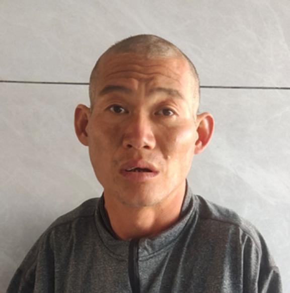 走失者照片 贵港寻亲：五旬男子被救助，穿灰色衣...