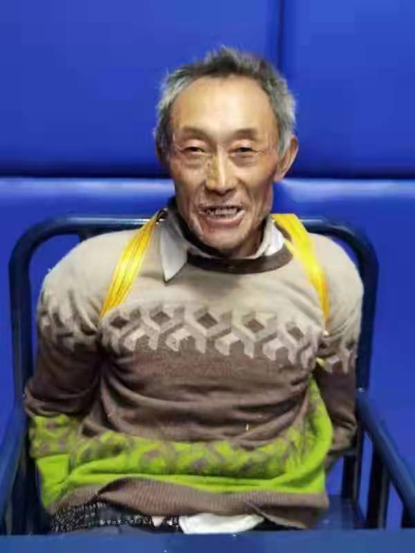 走失者照片 上海寻亲：五旬男子被救助，穿咖色与...