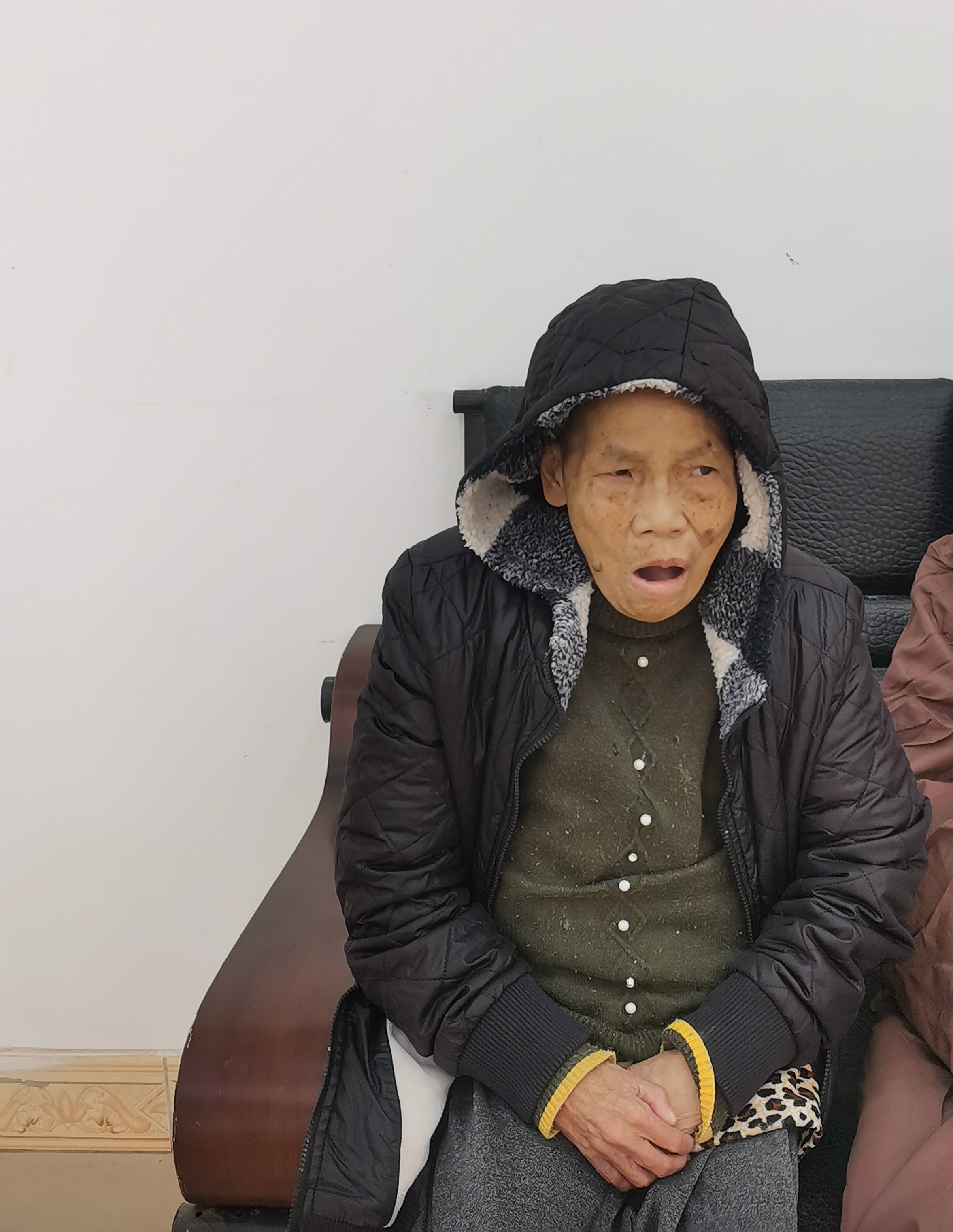 走失者照片 谁家老太太走丢了？六旬老太在贵港被...