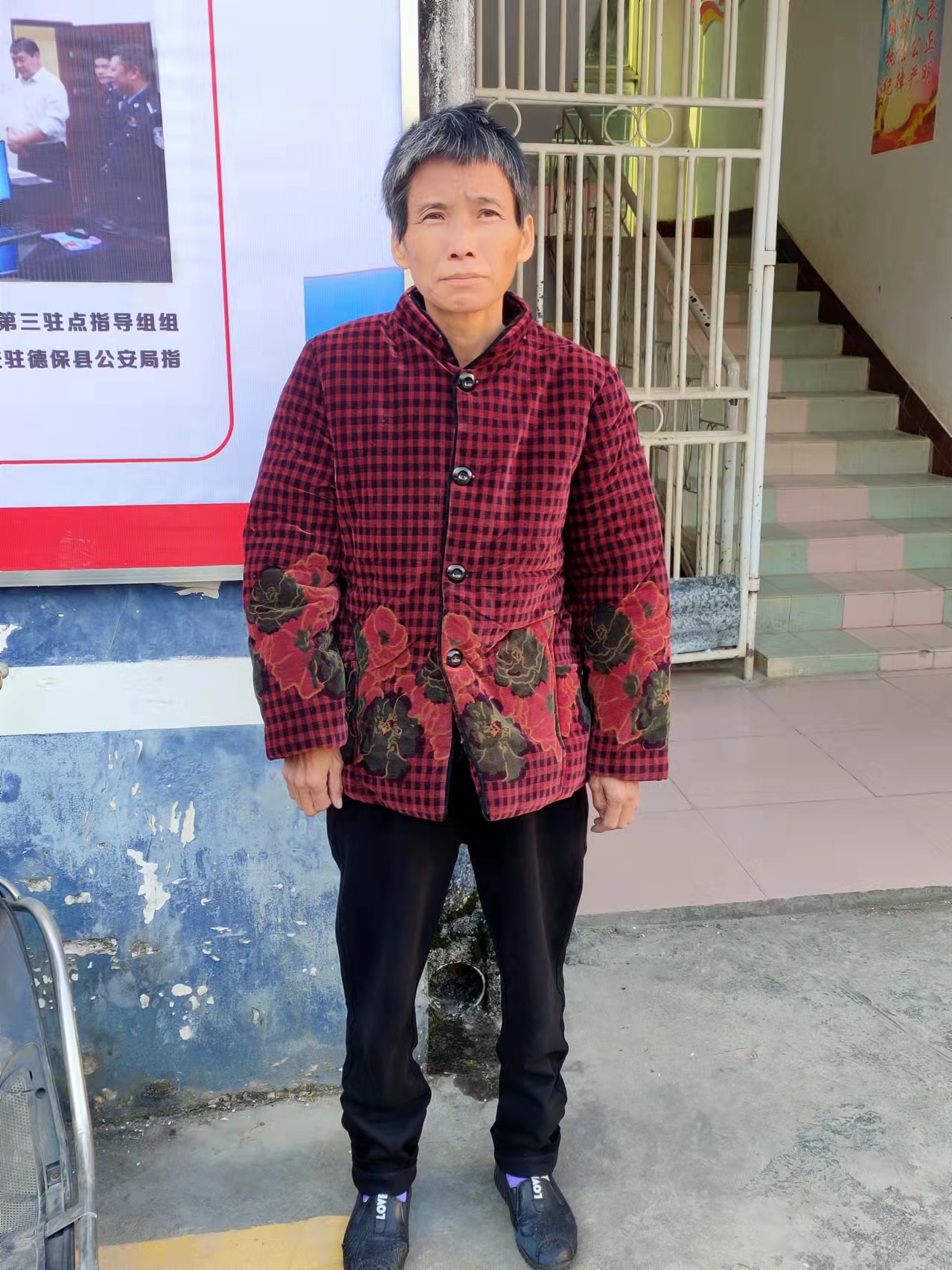走失者照片 百色寻亲：六旬老太被救助，穿暗红色...