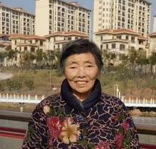 走失者照片 荆门急寻！八旬老太失联，戴蓝白条纹...
