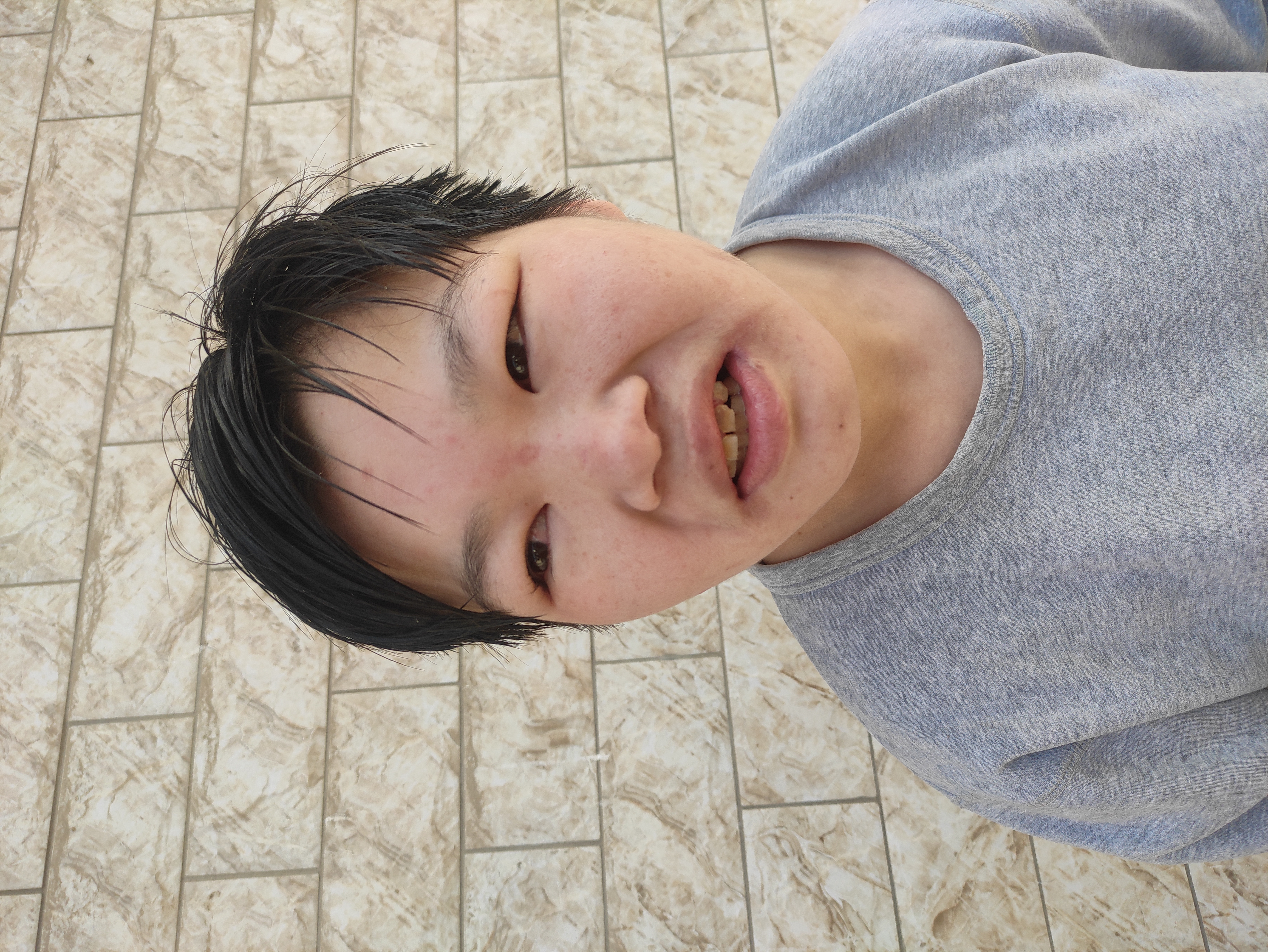走失者照片 邯郸寻亲：19少女被救助，穿黑白拼...