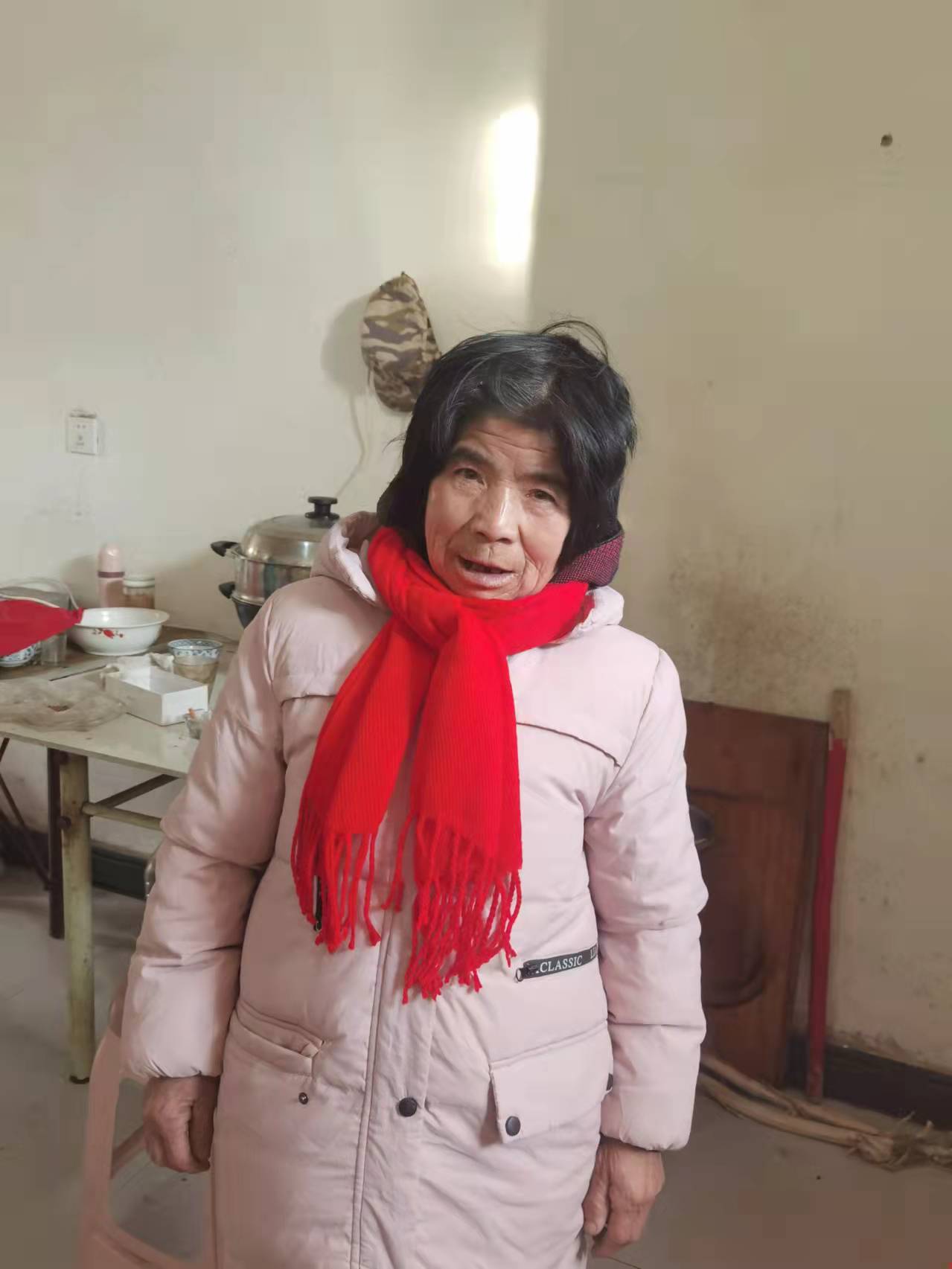 走失者照片 寻亲：六旬老太在兴安盟被救助，穿粉...