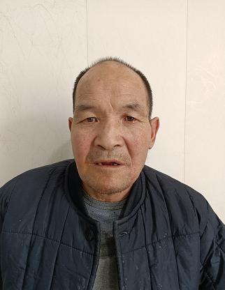 走失者照片 银川寻亲：五旬男子被救助数月，穿黑...