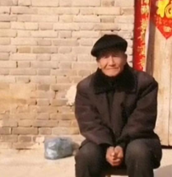 走失者照片 周口市寻人：八旬老人走失，穿黑色马...