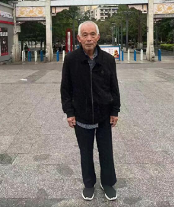 走失者照片 泸州市寻人：八旬老人走失，穿黑色衣...
