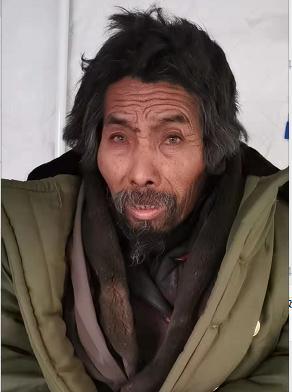 走失者照片 寻亲：庆阳五旬男子被救助，穿卡其色...