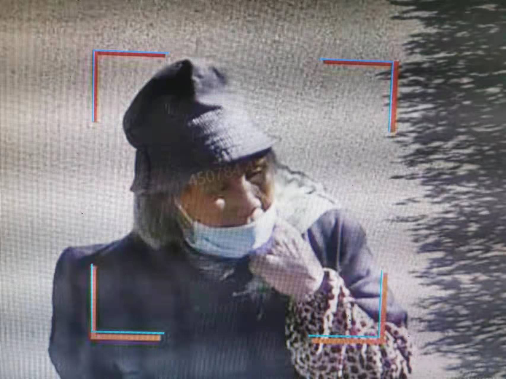 走失者照片 急寻！贺州八旬老太走失，戴灰色帽子...