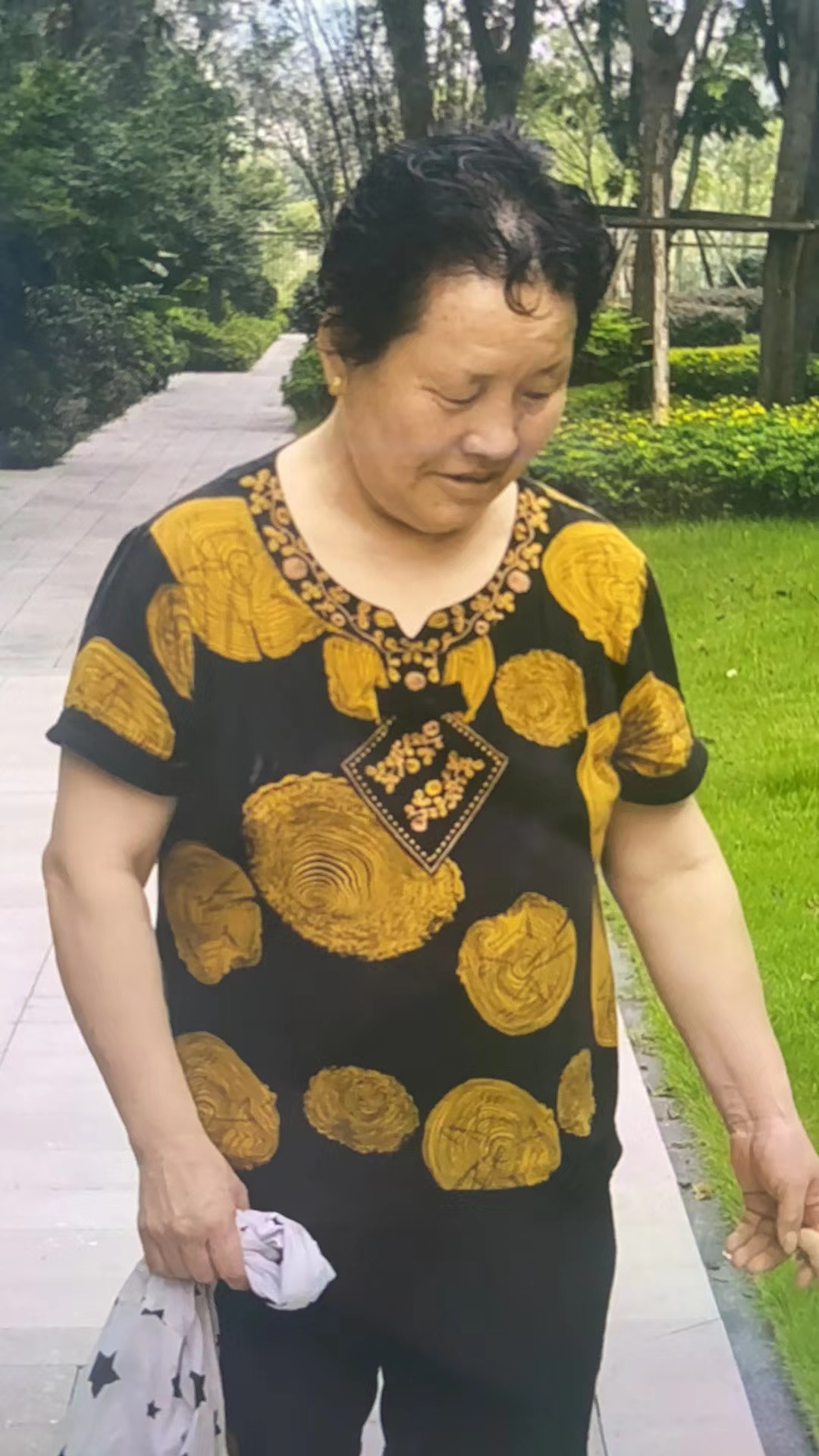 走失者照片 急寻：重庆五旬女子走失，患精神障碍...