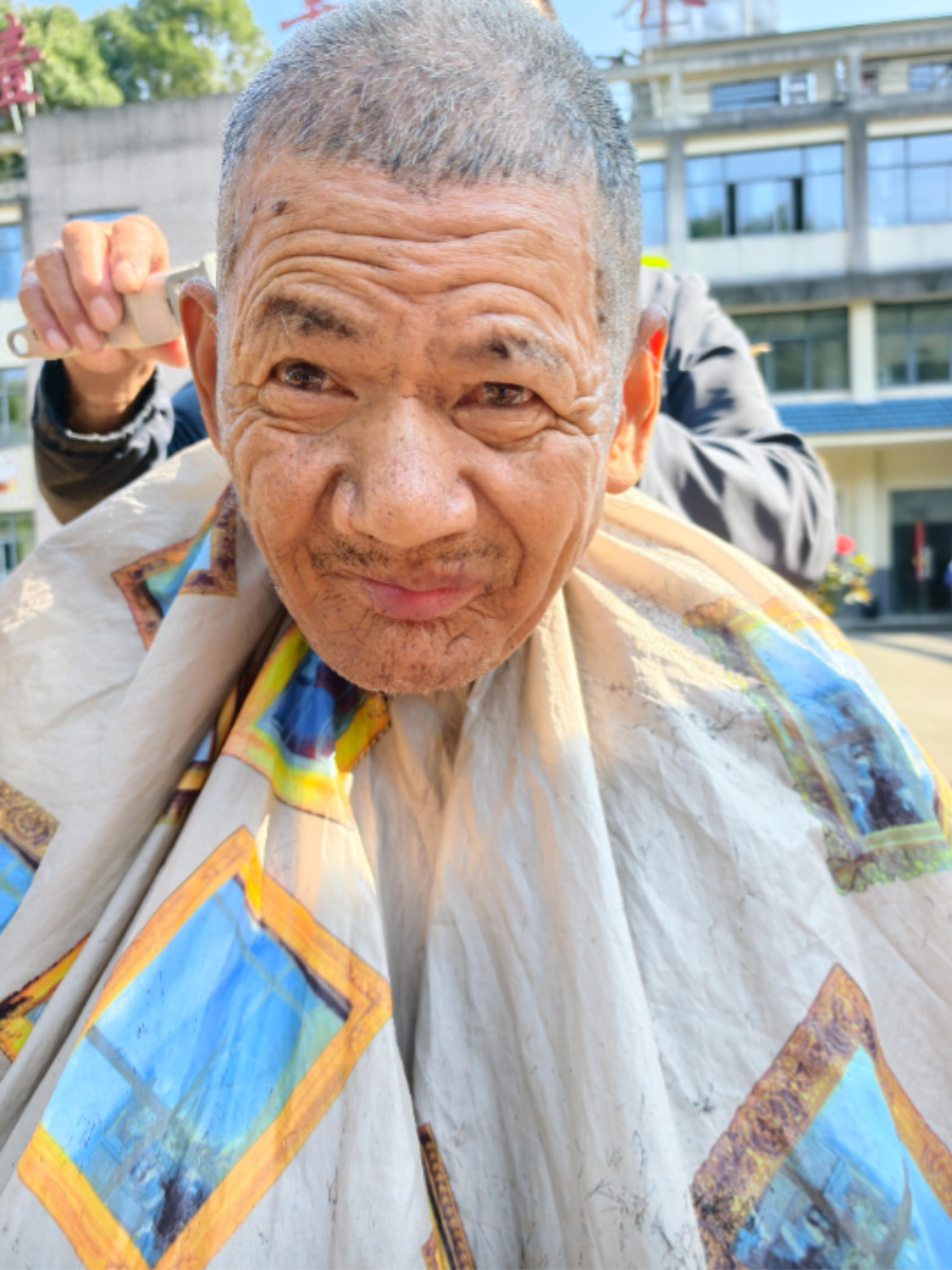 走失者照片 六安市寻亲：八旬老人被救助，系聋哑...