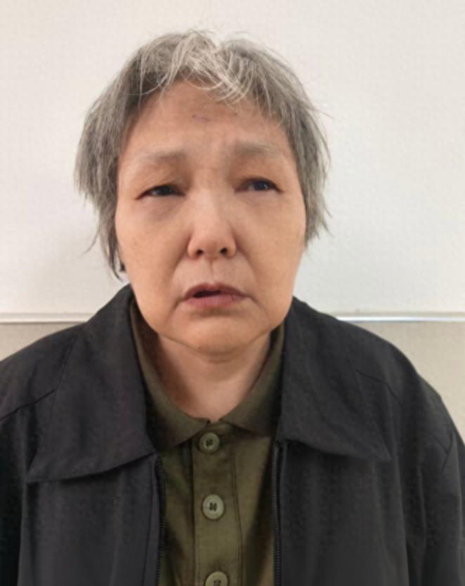 走失者照片 黄冈市寻亲：六旬老太被救助，穿米黄...