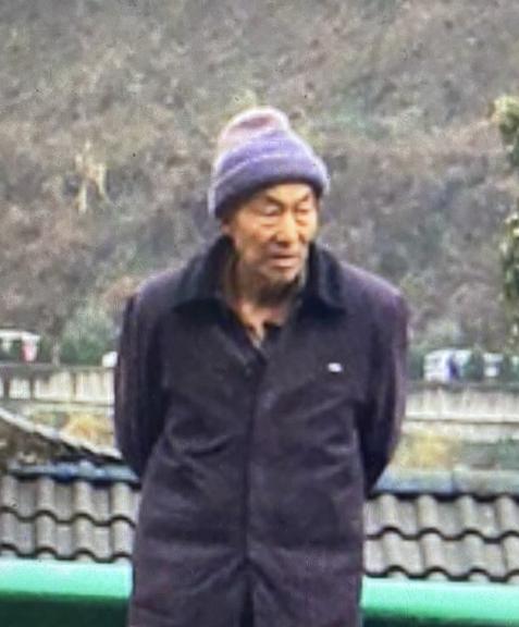 走失者照片 紧急寻人：宜昌八旬老人失联，戴蓝色...
