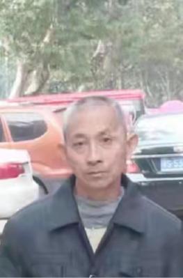 走失者照片 随州急寻！六旬老人走失数日，戴灰色...