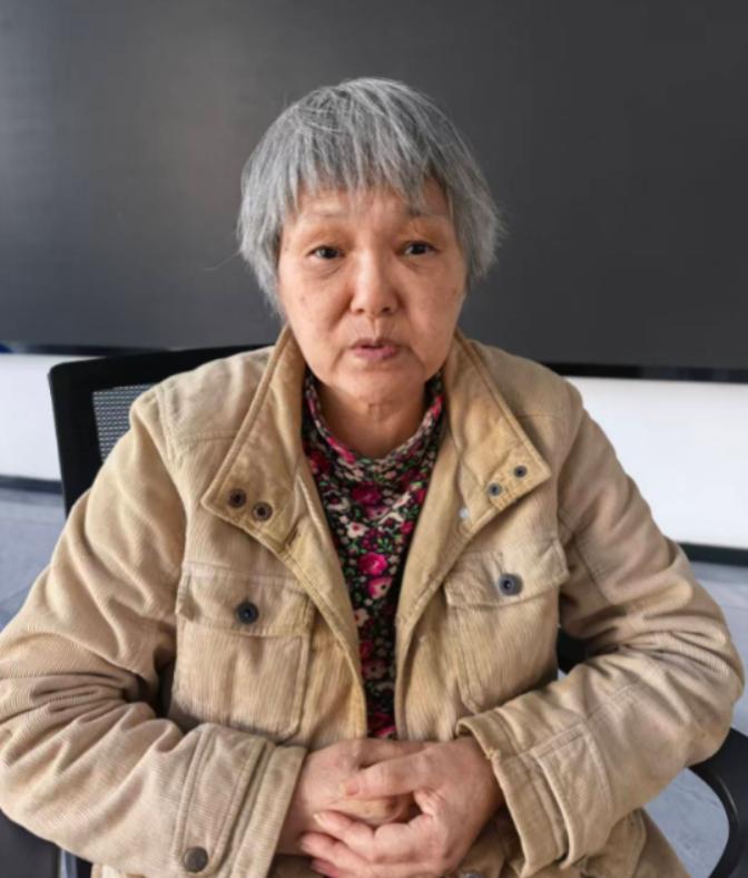 走失者照片 黄冈市寻亲：六旬老太被救助，穿米黄...