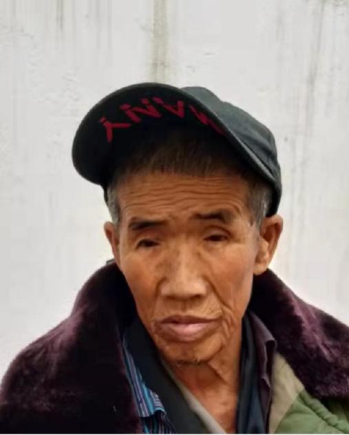 走失者照片 榆林寻亲：七旬老人被救助，戴黑色鸭...