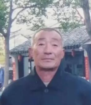 走失者照片 紧急寻人！日照七旬老人走失，患小脑...