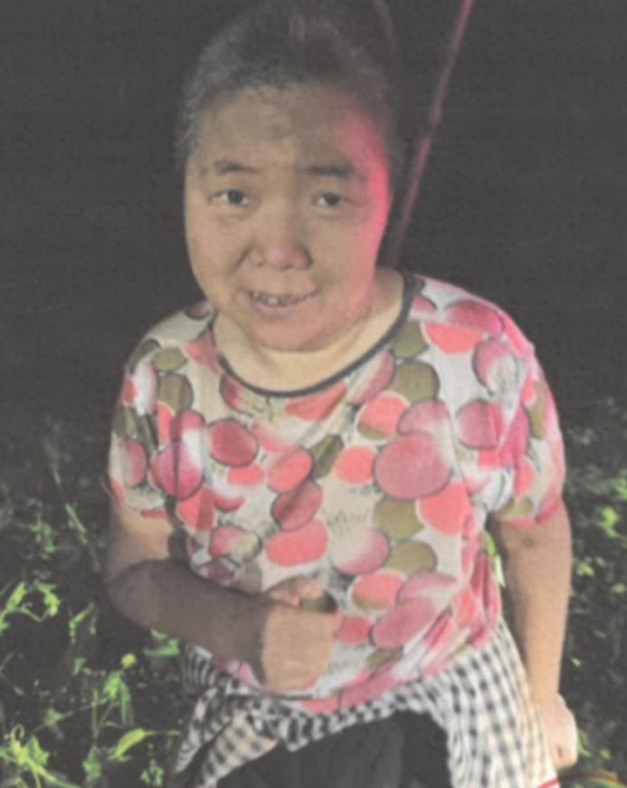 走失者照片 资阳市寻亲：五旬女子被救助，穿白底...