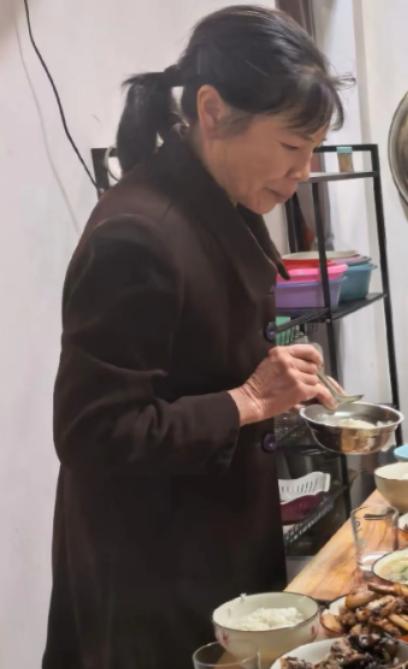 走失者照片 益阳市寻人：六旬老太走失，穿黑色长...