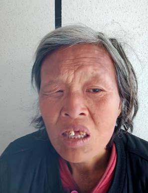 走失者照片 驻马店寻亲：五旬女子被救助，穿黑色...