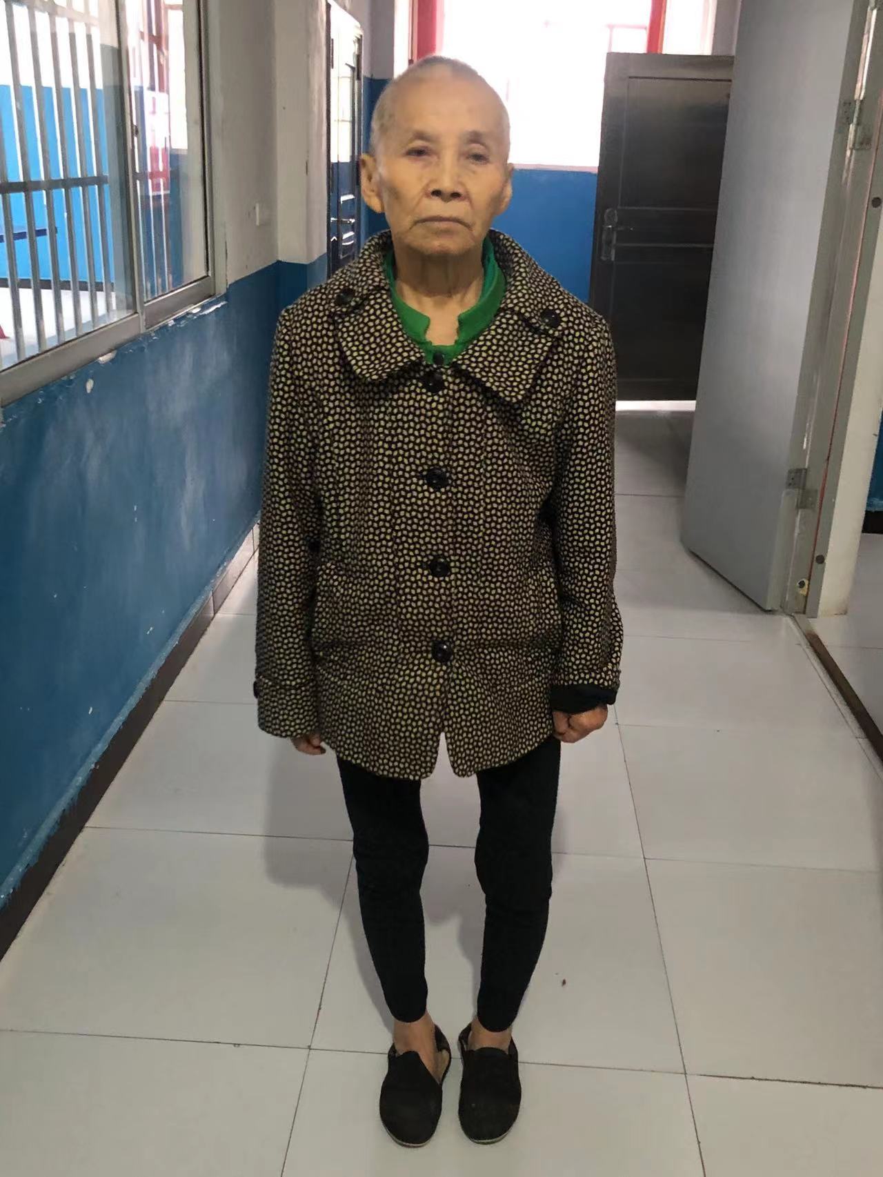 走失者照片 寻亲：遵义中年女子被救助，穿深色外...