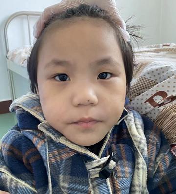 走失者照片 佳木斯寻亲:5岁女童被救助,穿橘黄...