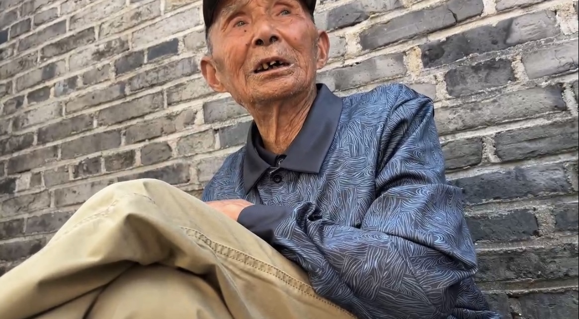 走失者照片 泰州市兴化市寻人：八旬老人走失，患...