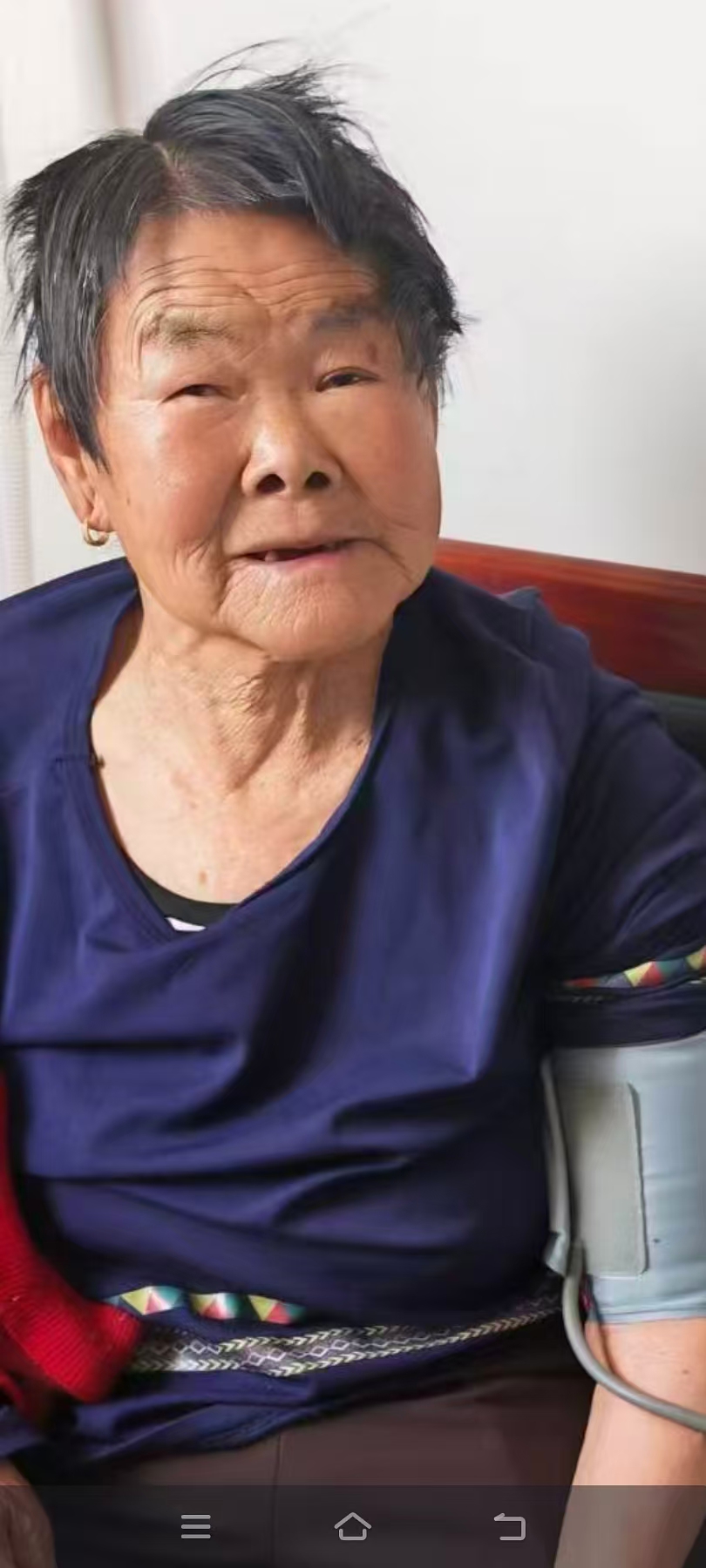 走失者照片 榆林市寻人：八旬老太走失，拄拐，高...