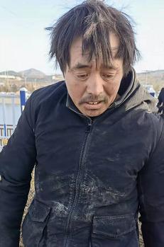 走失者照片 朝阳寻亲：中年男子被救助，穿深蓝色...